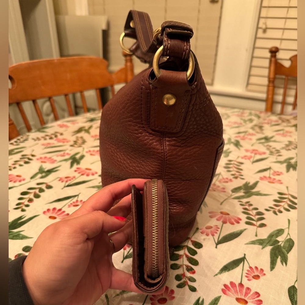 Coach Chelsea Turnlock Soft Milled Brown Pebbled Leather Hobo Bag with Wallet - Picture 4 of 9